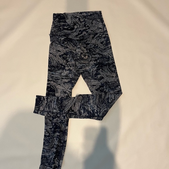 Lululemon blue paisley align leggings - Picture 2 of 3
